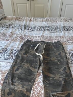 Fashion Nova Women's Camouflage Drawstring Jogger Pants - Olive Green Camo